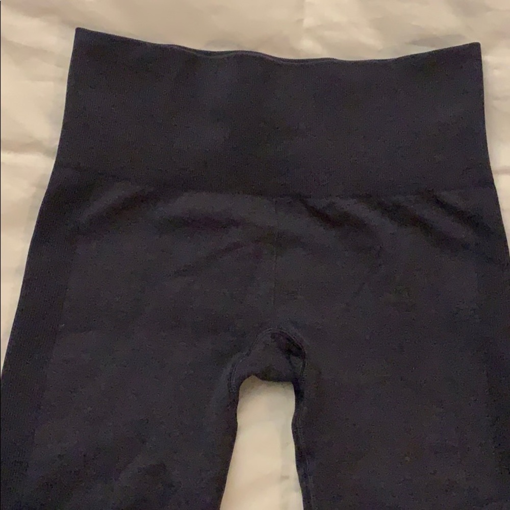 Lululemon navy Capri leggings 26” long. Like new. - Picture 7 of 7